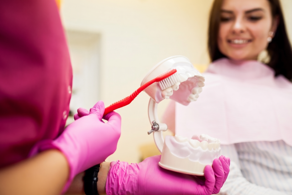 femeie la dentist